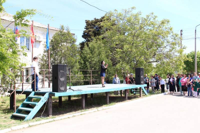 torzhestvennaya_chastj_prohozhdenie_lichnogo_sostava_garnizona_koncert_09_05_2016_68_web_68